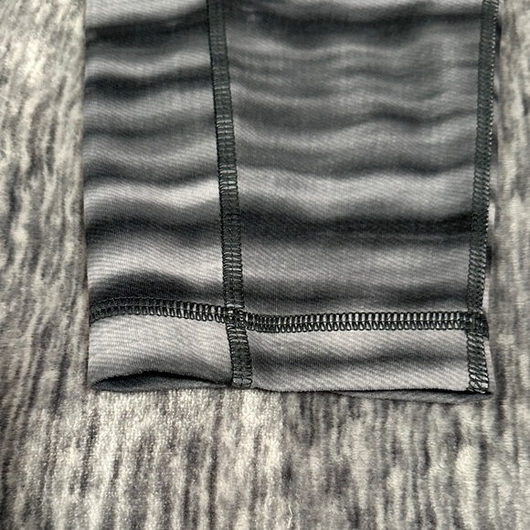 Under Armour Black and Gray Striped Leggings. EUC. - Picture 8 of 9